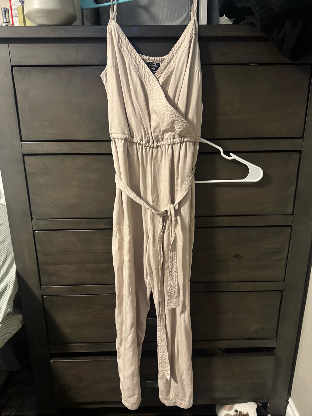 Abercrombie and Fitch cream jumpsuit with adjustable straps and waist